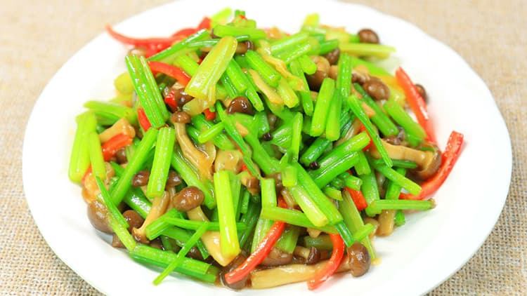 推介6款芹菜食譜，美味可口，清爽解油膩。