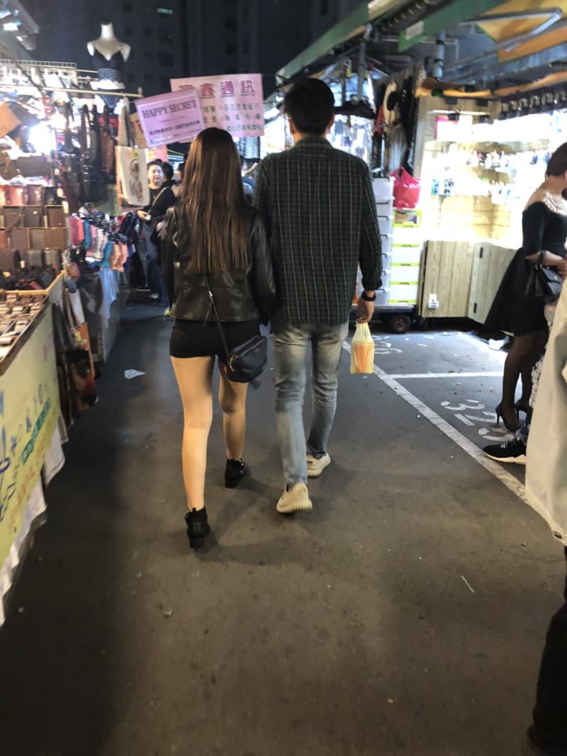 女友上網抱怨:男友劈腿被拍到,有照片還硬坳兩人只是好兄弟