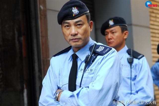 62歲任達華背景強大,嬌妻50歲風韻猶存,13歲女兒很漂亮!